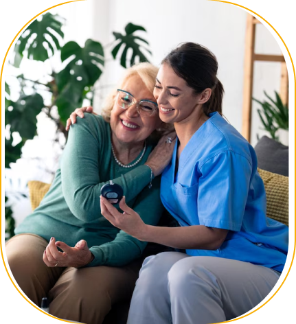 Imagem de idosa com cuidadora